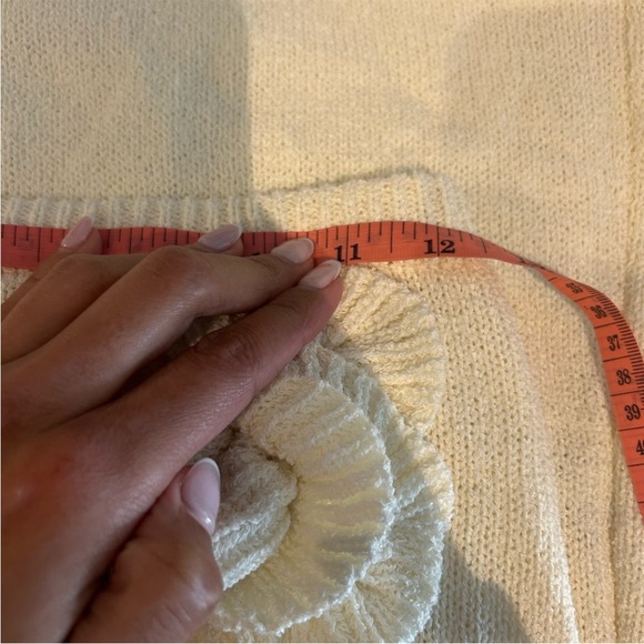 Elegant Cream Skirt set with Floral Detail crochet one size - Picture 9 of 10